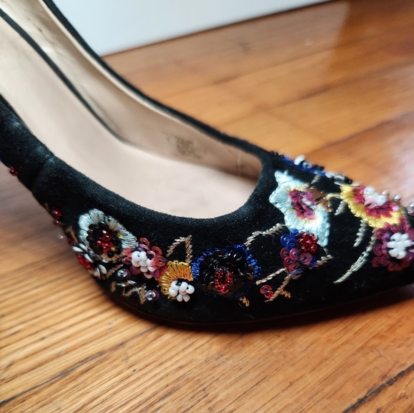 5/$100 SALE -  Vintage Embroidered Floral Nicole Miller Beaded Suede Stilettos - Picture 9 of 12